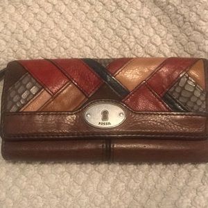 Tri-fold leather wallet